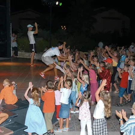 Attaleia Village מלון באלאק
